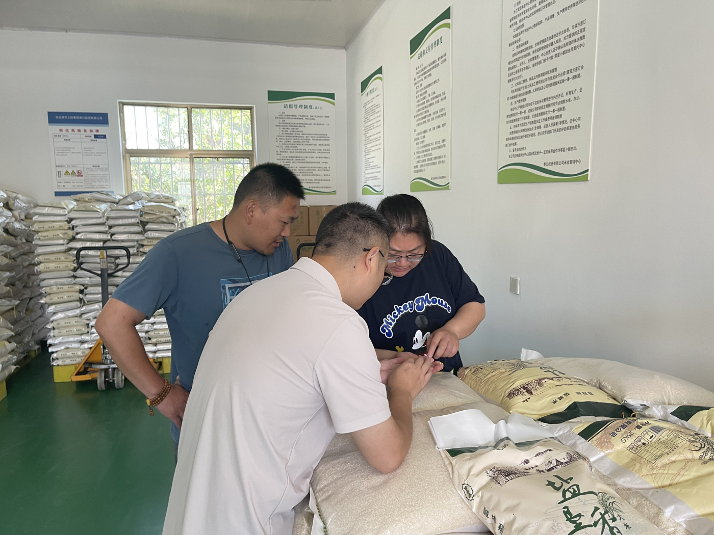 米业三组联建打开产销新格局_副本